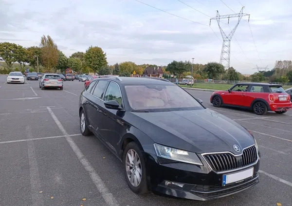 samochody osobowe Skoda Superb cena 109900 przebieg: 81000, rok produkcji 2018 z Rawicz